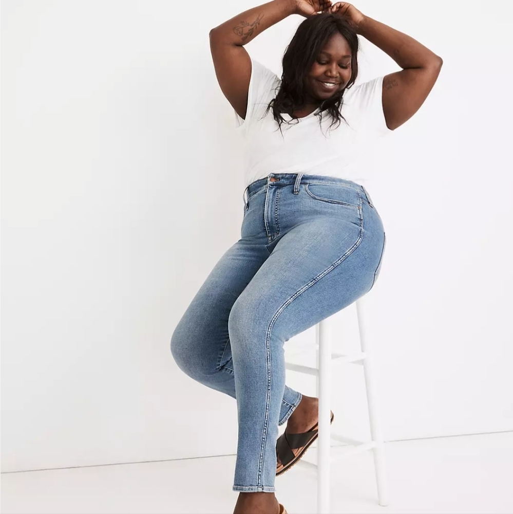 Madewell Plus High-Rise Roadtripper Authentic Jeans in Vinton Wash 20W